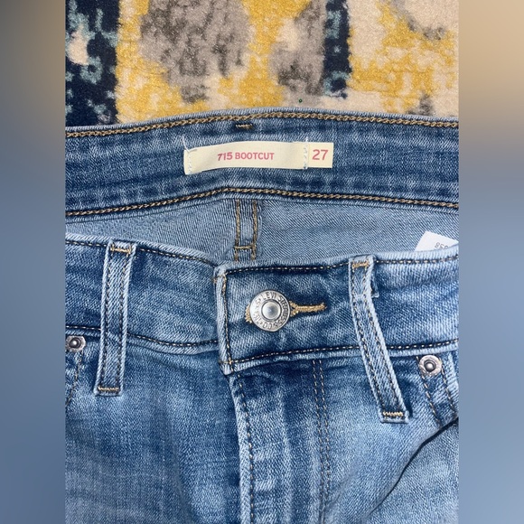 Levi's Classic Blue Jeans with Red Tag - Picture 3 of 6